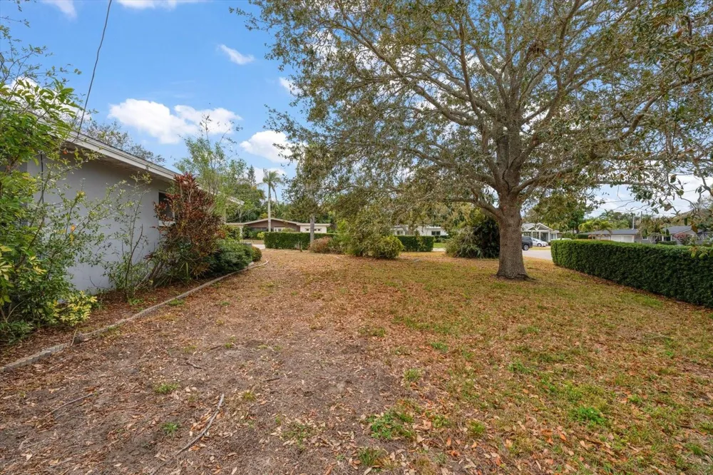 230 GARDEN CIRCLE Belleair, FL 33756