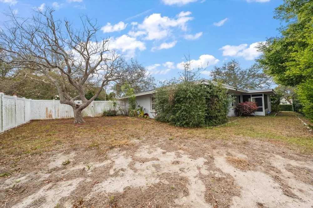 230 GARDEN CIRCLE Belleair, FL 33756