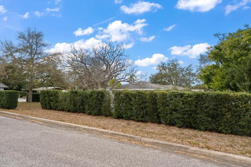 230 GARDEN CIRCLE Belleair, FL 33756