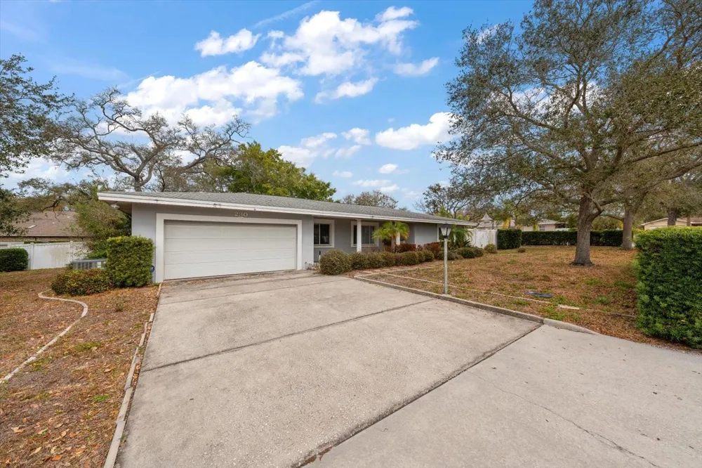 230 GARDEN CIRCLE Belleair, FL 33756