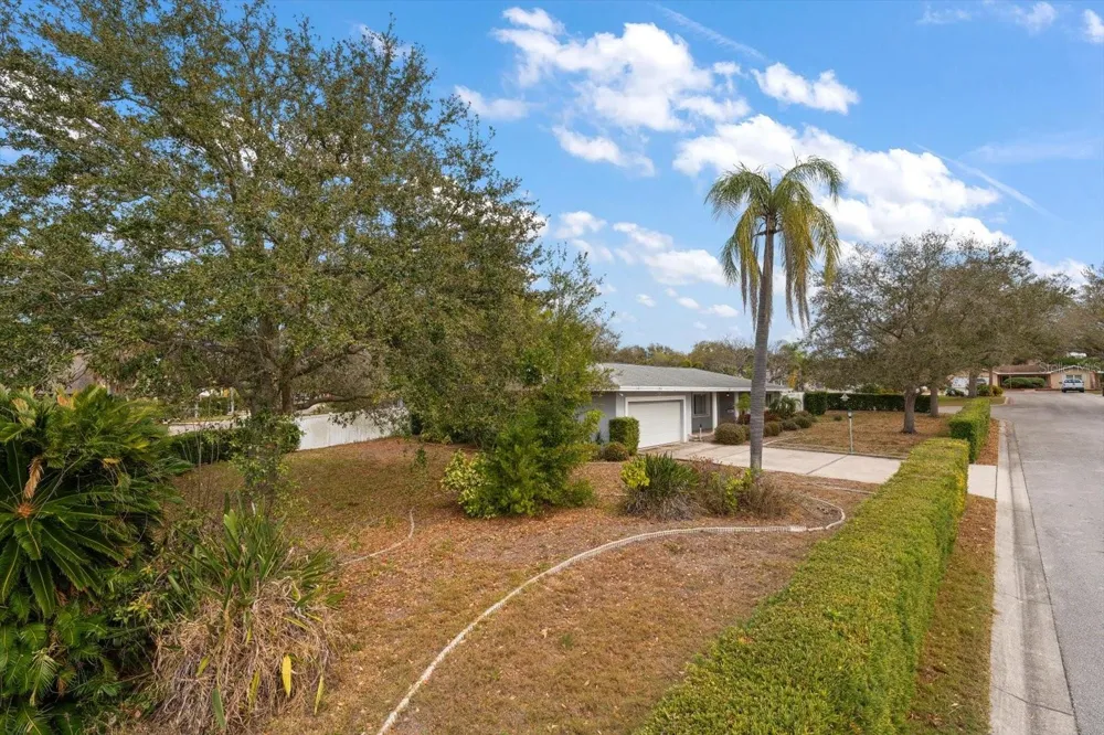 230 GARDEN CIRCLE Belleair, FL 33756
