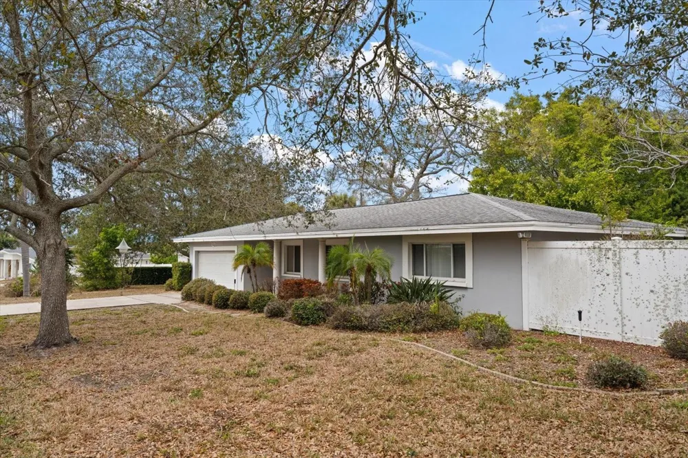 230 GARDEN CIRCLE Belleair, FL 33756
