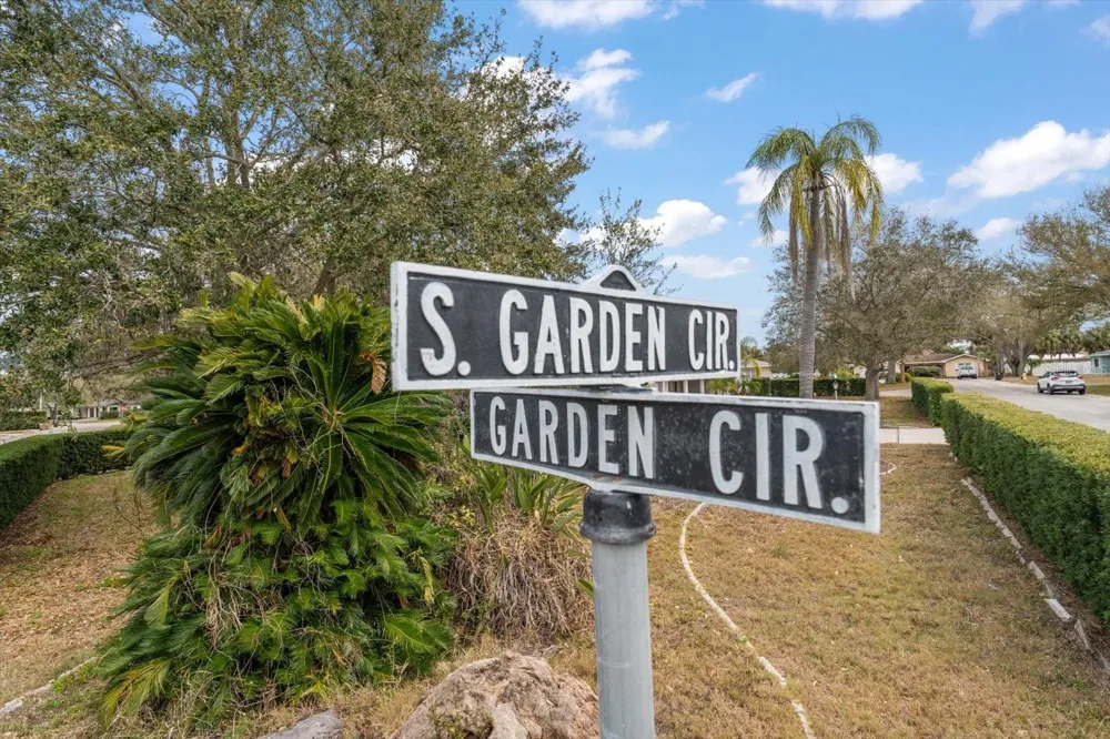 230 GARDEN CIRCLE Belleair, FL 33756