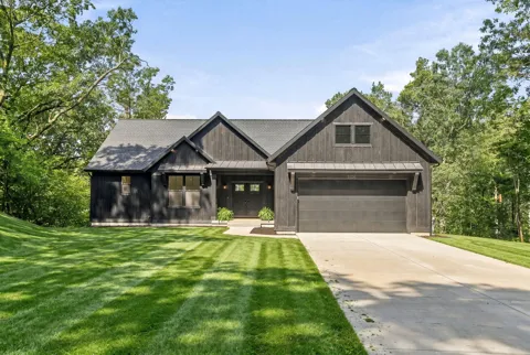3126 Red Oak Drive