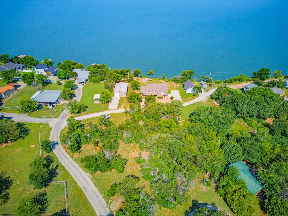 711 Crows Point Lake Bridgeport, TX 76426