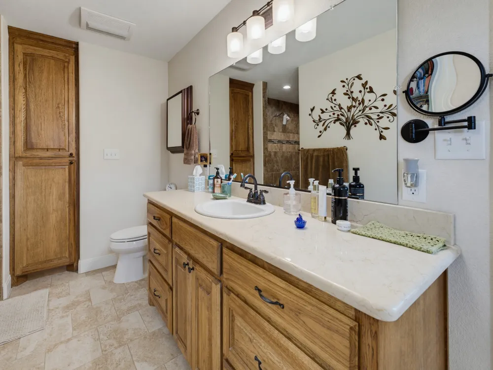 711 Crows Point Lake Bridgeport, TX 76426