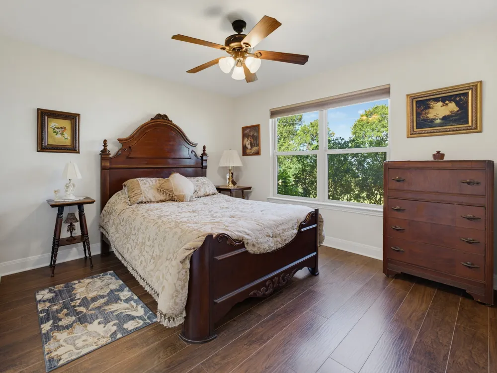 711 Crows Point Lake Bridgeport, TX 76426