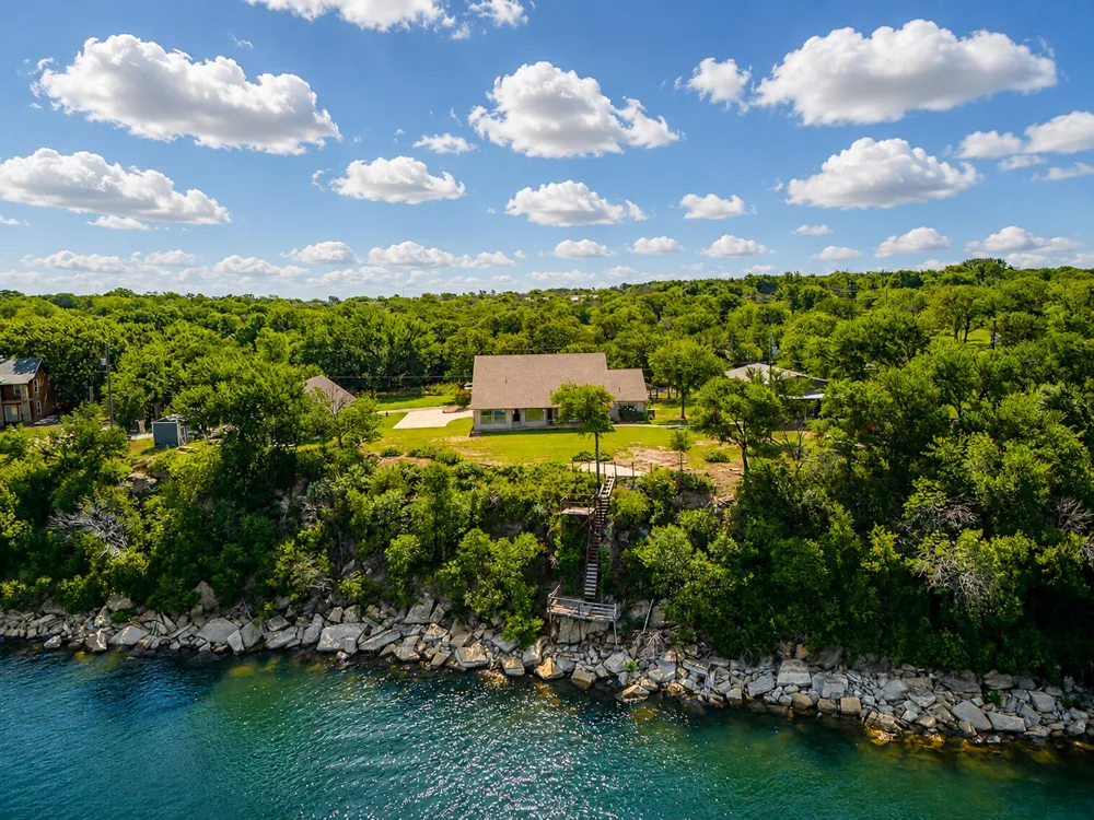 711 Crows Point Lake Bridgeport, TX 76426