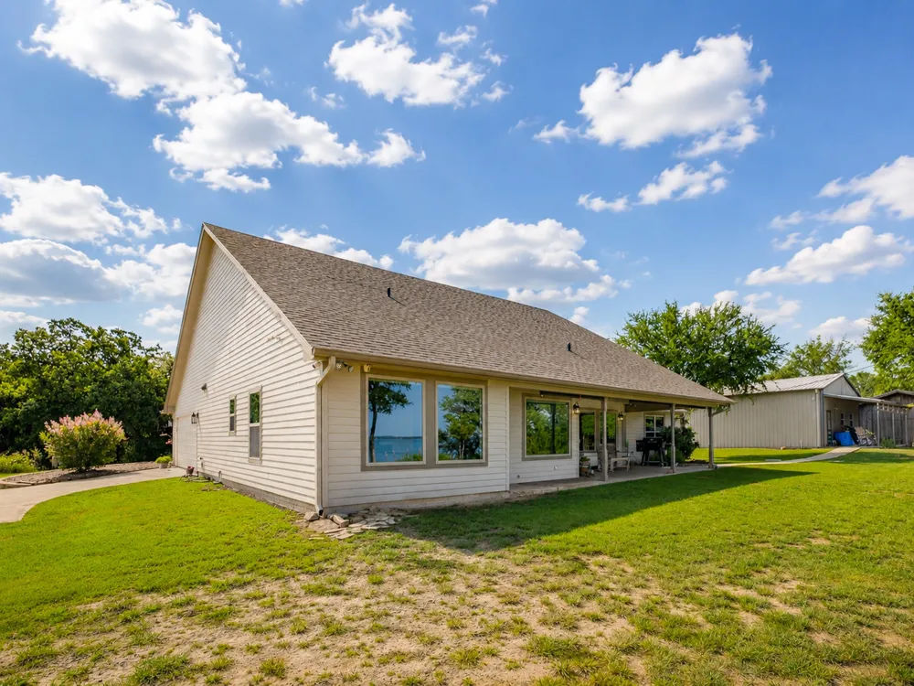 711 Crows Point Lake Bridgeport, TX 76426