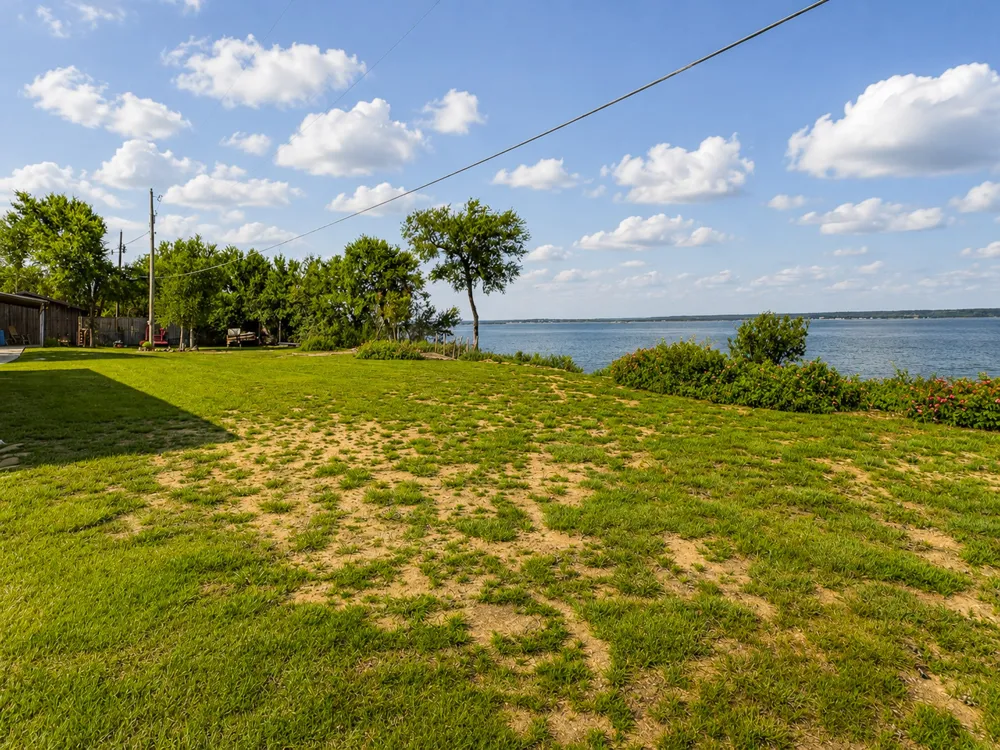 711 Crows Point Lake Bridgeport, TX 76426