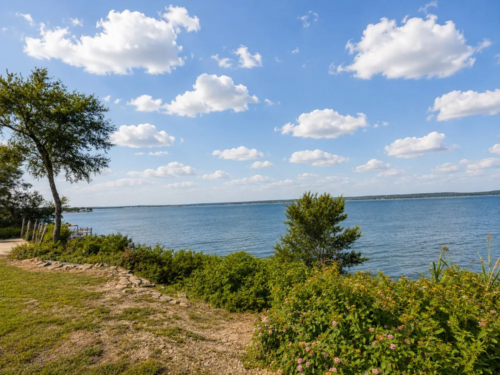 711 Crows Point Lake Bridgeport, TX 76426