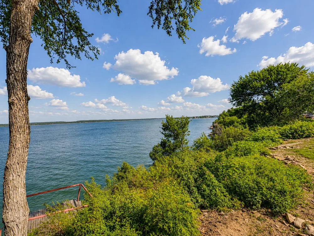 711 Crows Point Lake Bridgeport, TX 76426