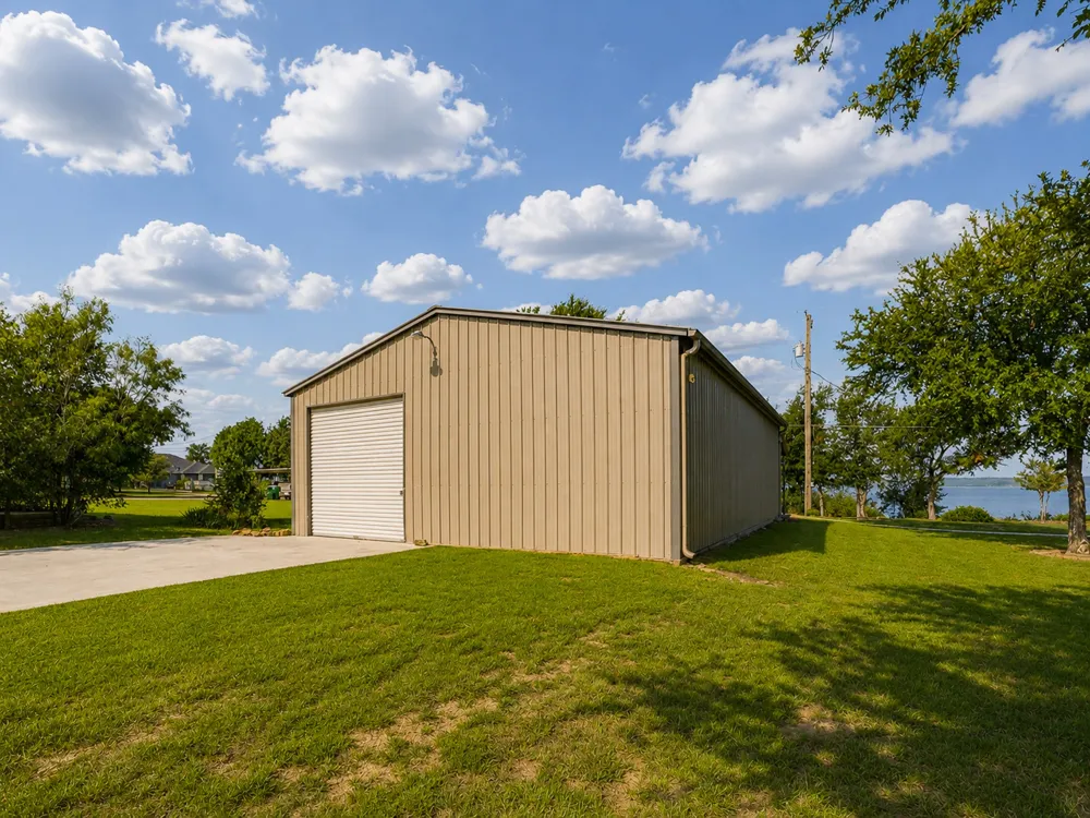 711 Crows Point Lake Bridgeport, TX 76426