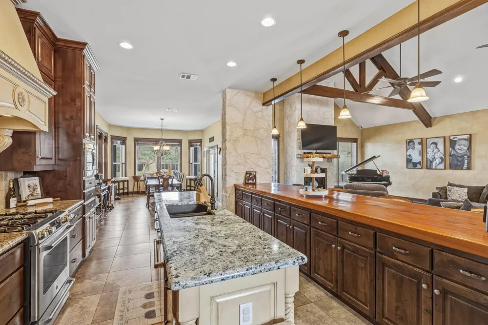 4999 Pin Oak Road Franklin, TX 77856