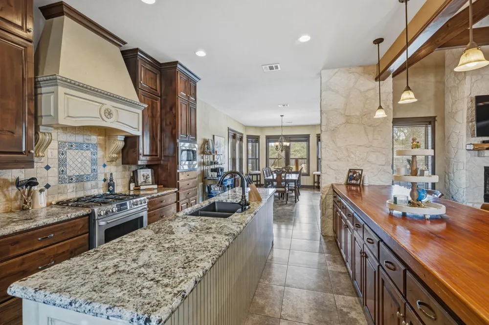 4999 Pin Oak Road Franklin, TX 77856