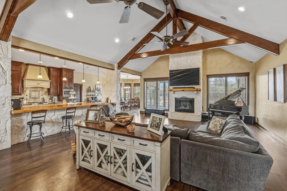 4999 Pin Oak Road Franklin, TX 77856