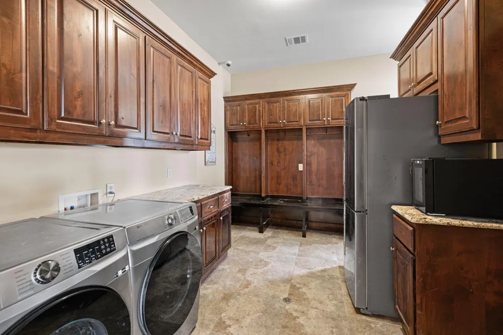 4999 Pin Oak Road Franklin, TX 77856