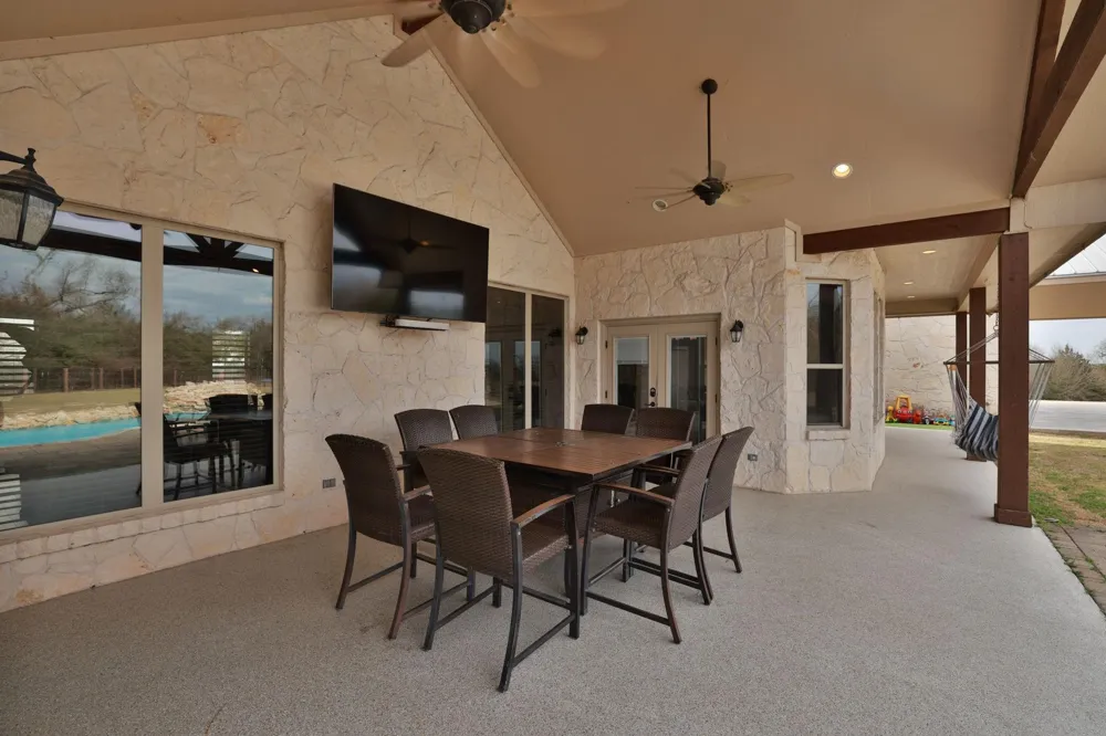 4999 Pin Oak Road Franklin, TX 77856