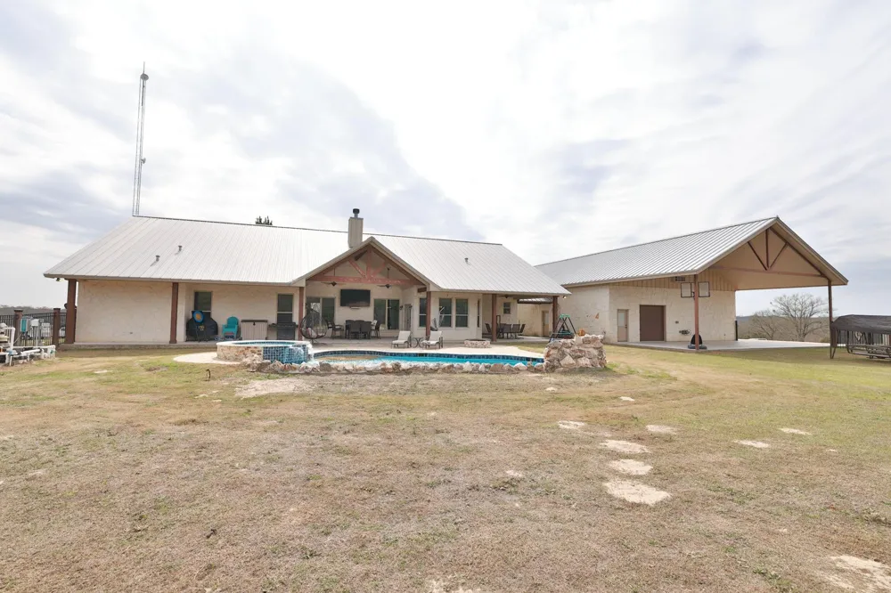 4999 Pin Oak Road Franklin, TX 77856