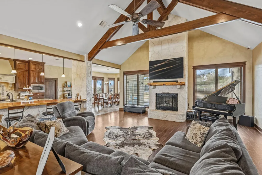 4999 Pin Oak Road Franklin, TX 77856