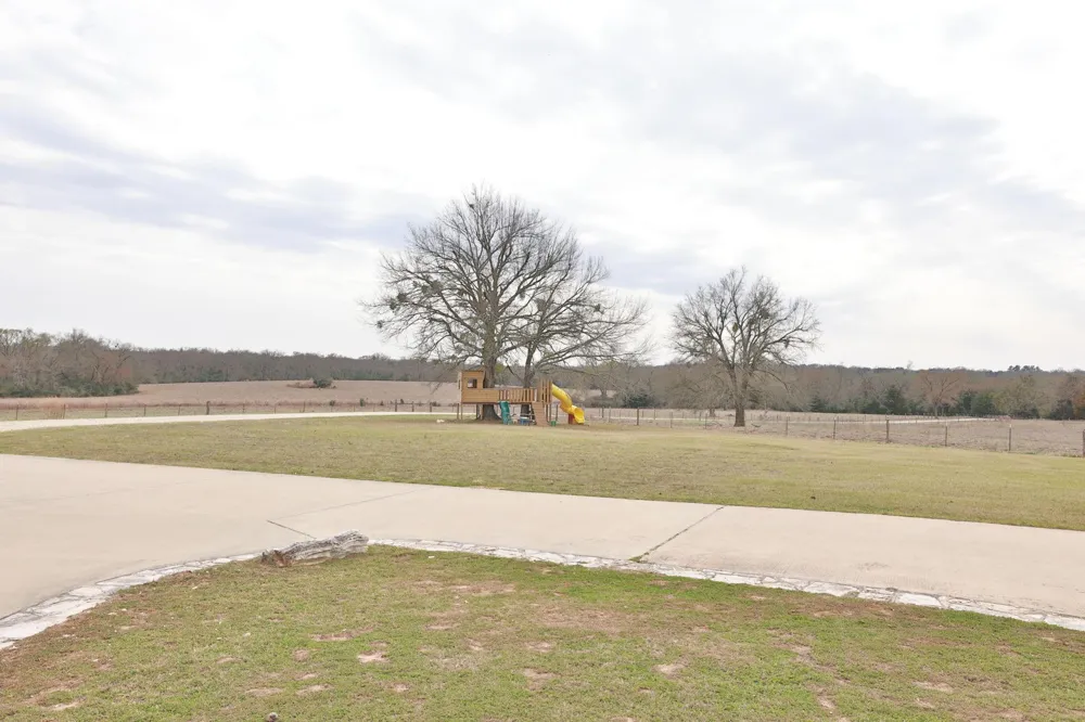 4999 Pin Oak Road Franklin, TX 77856