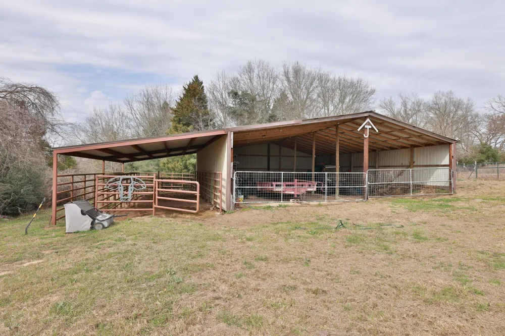 4999 Pin Oak Road Franklin, TX 77856