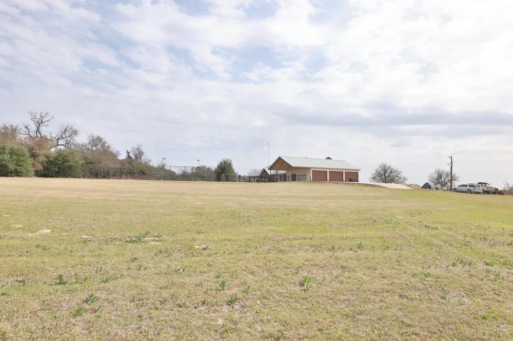 4999 Pin Oak Road Franklin, TX 77856