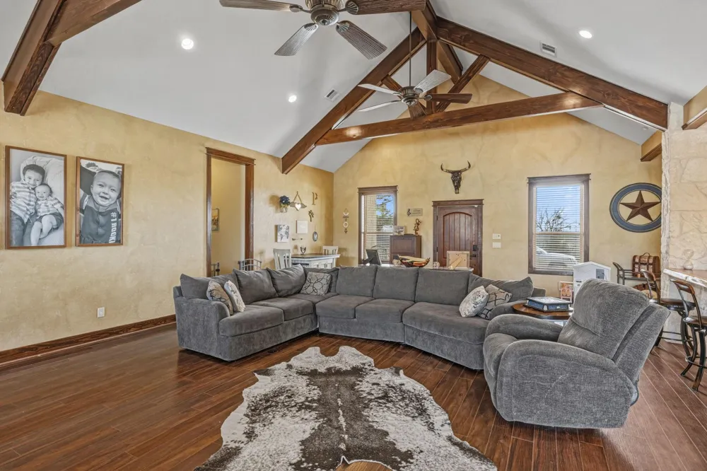 4999 Pin Oak Road Franklin, TX 77856