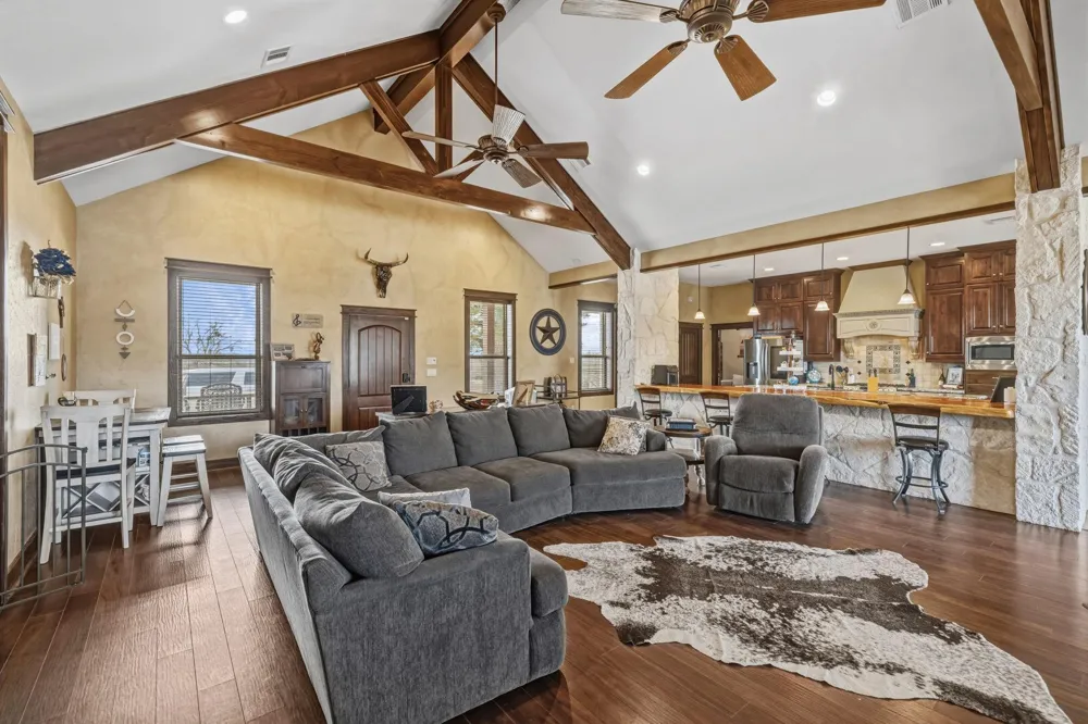 4999 Pin Oak Road Franklin, TX 77856