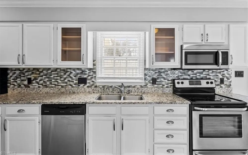 332 Brookside Court Kernersville, NC 27284