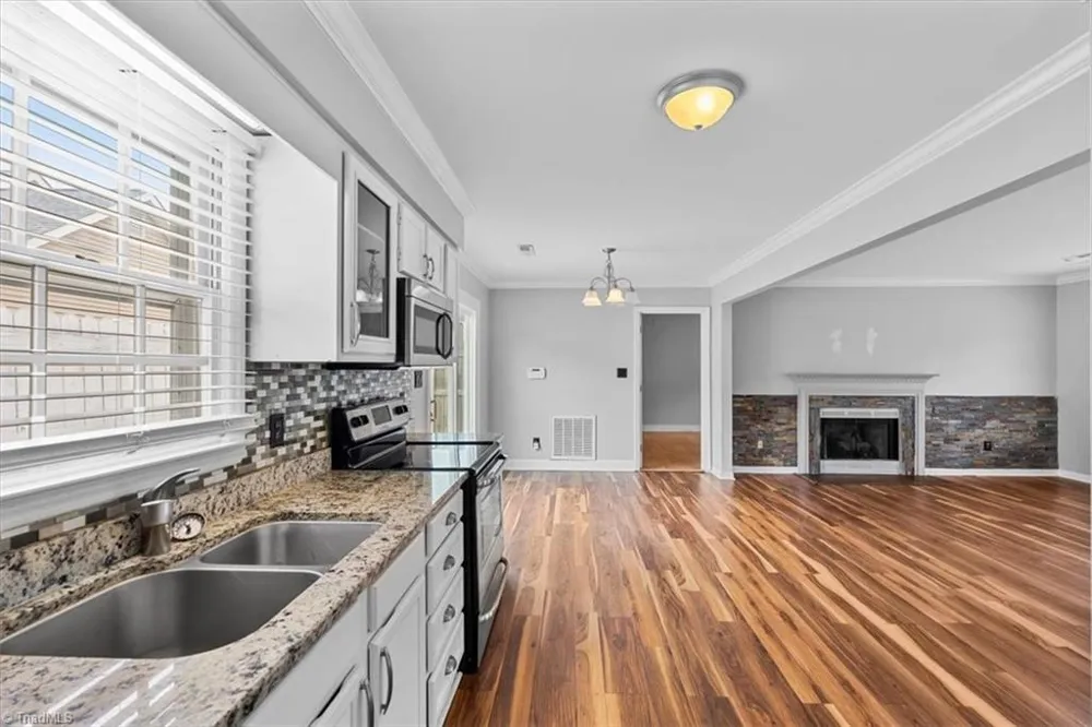332 Brookside Court Kernersville, NC 27284