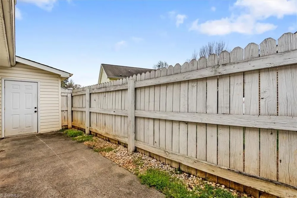 332 Brookside Court Kernersville, NC 27284