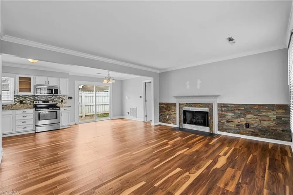 332 Brookside Court Kernersville, NC 27284