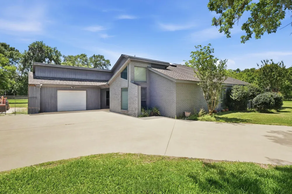 151 Tweedy Lane Sweeny, TX 77480