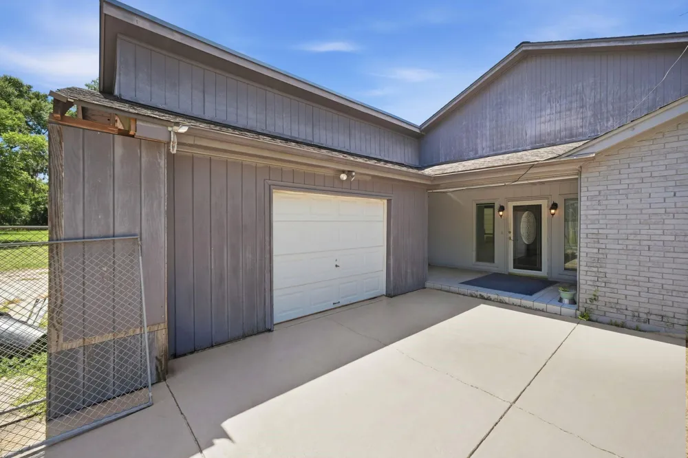 151 Tweedy Lane Sweeny, TX 77480