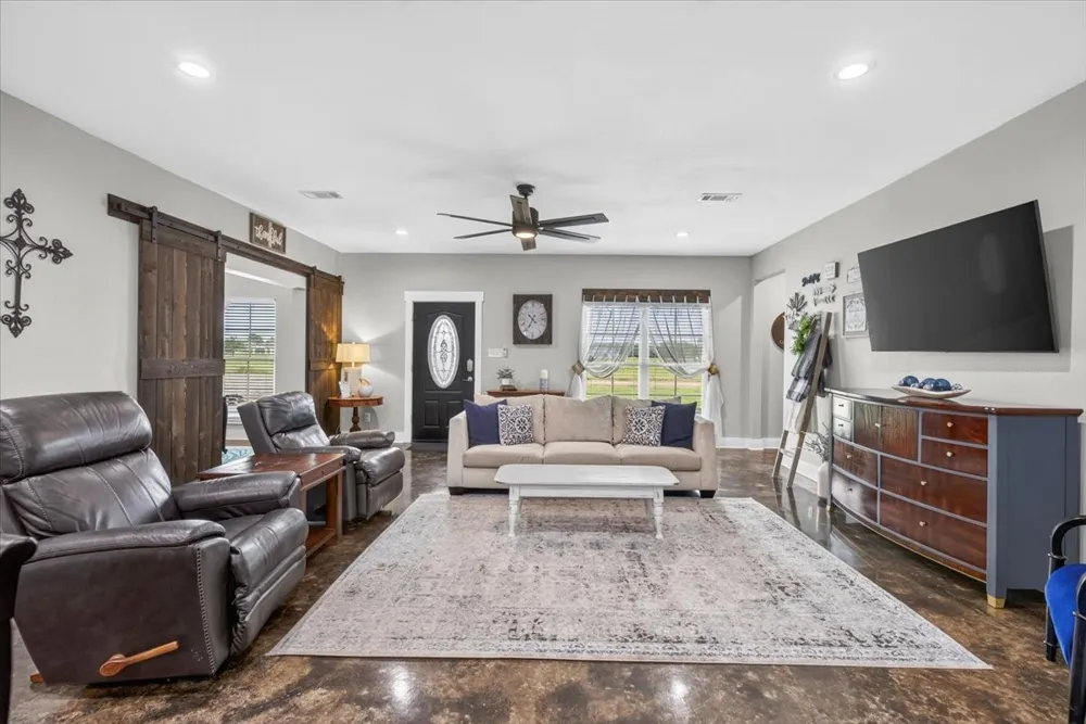 114 Lakewood Road Trinidad, TX 75163