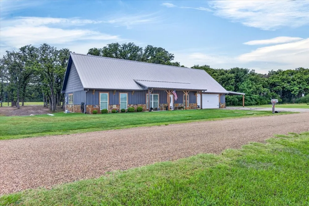 114 Lakewood Road Trinidad, TX 75163