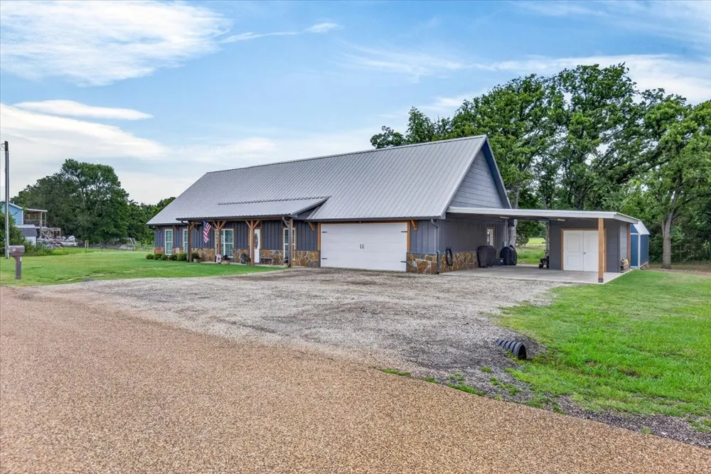 114 Lakewood Road Trinidad, TX 75163