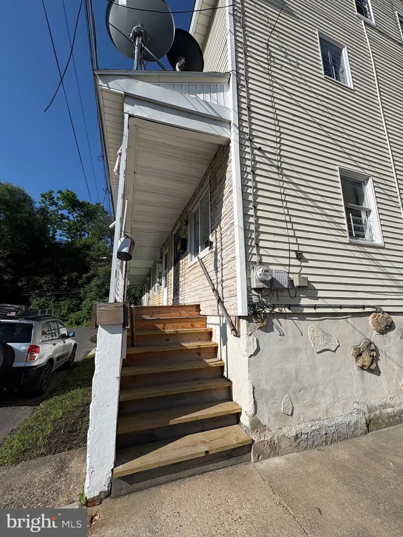 204 3RD STREET Ranshaw, PA 17866