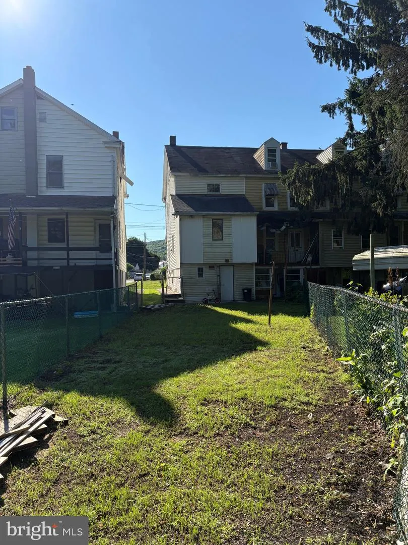 204 3RD STREET Ranshaw, PA 17866