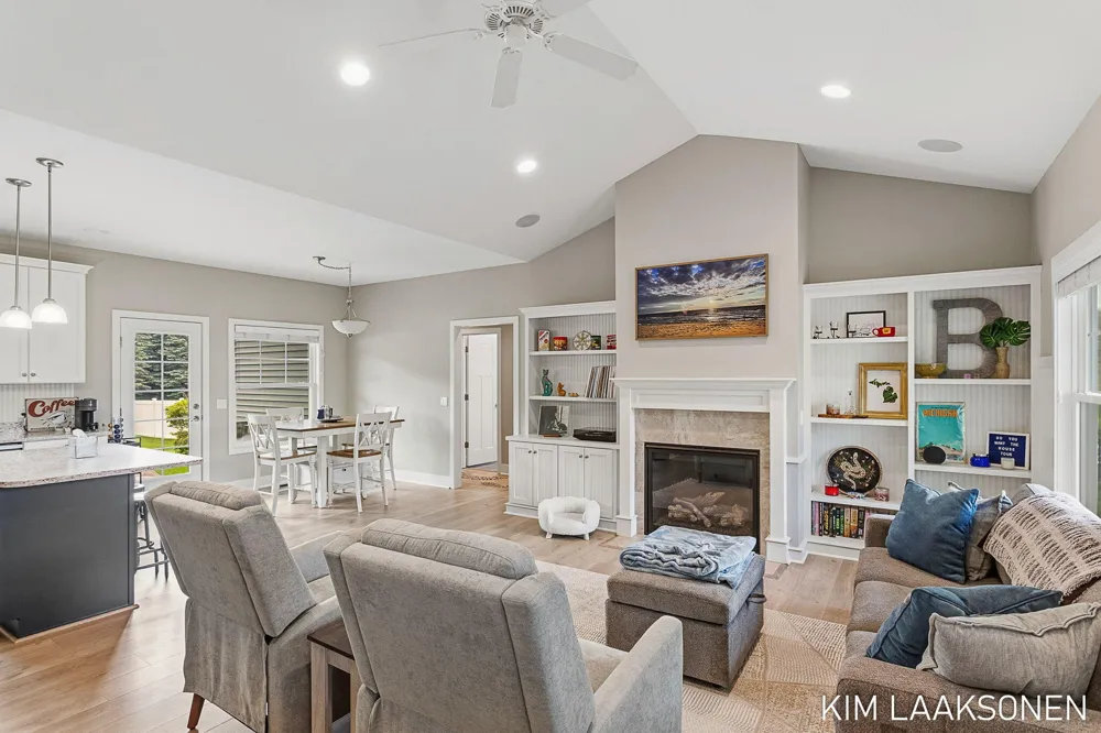 349 Parkside Lane Douglas, MI 49406