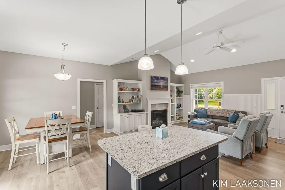 349 Parkside Lane Douglas, MI 49406