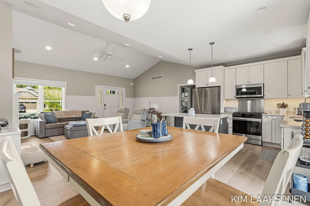 349 Parkside Lane Douglas, MI 49406