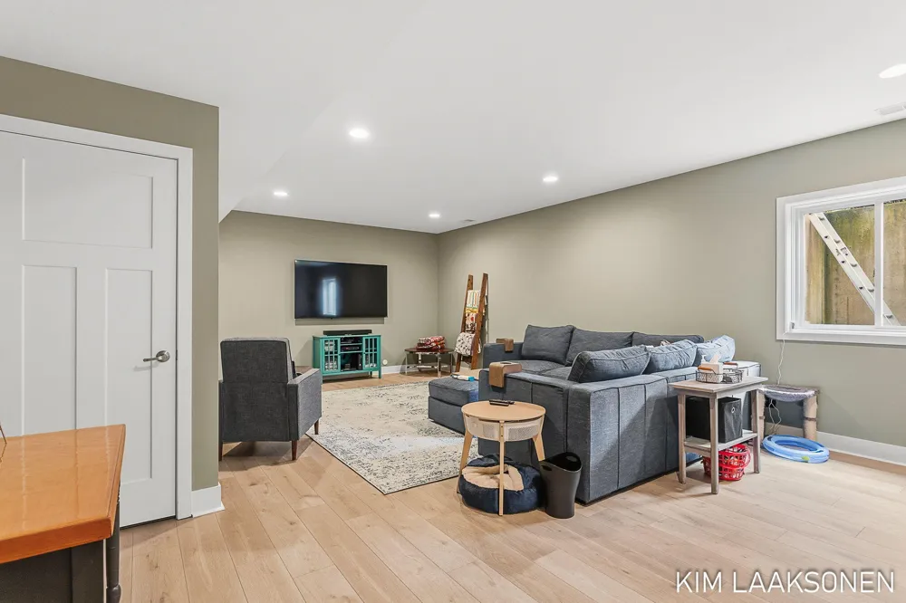 349 Parkside Lane Douglas, MI 49406