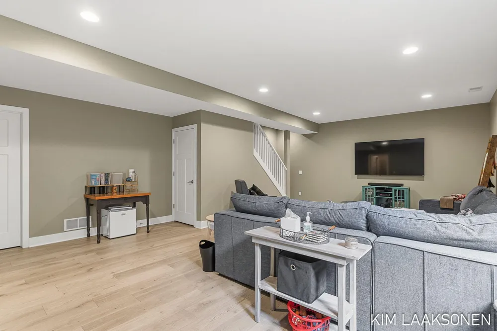 349 Parkside Lane Douglas, MI 49406
