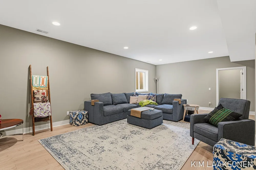 349 Parkside Lane Douglas, MI 49406