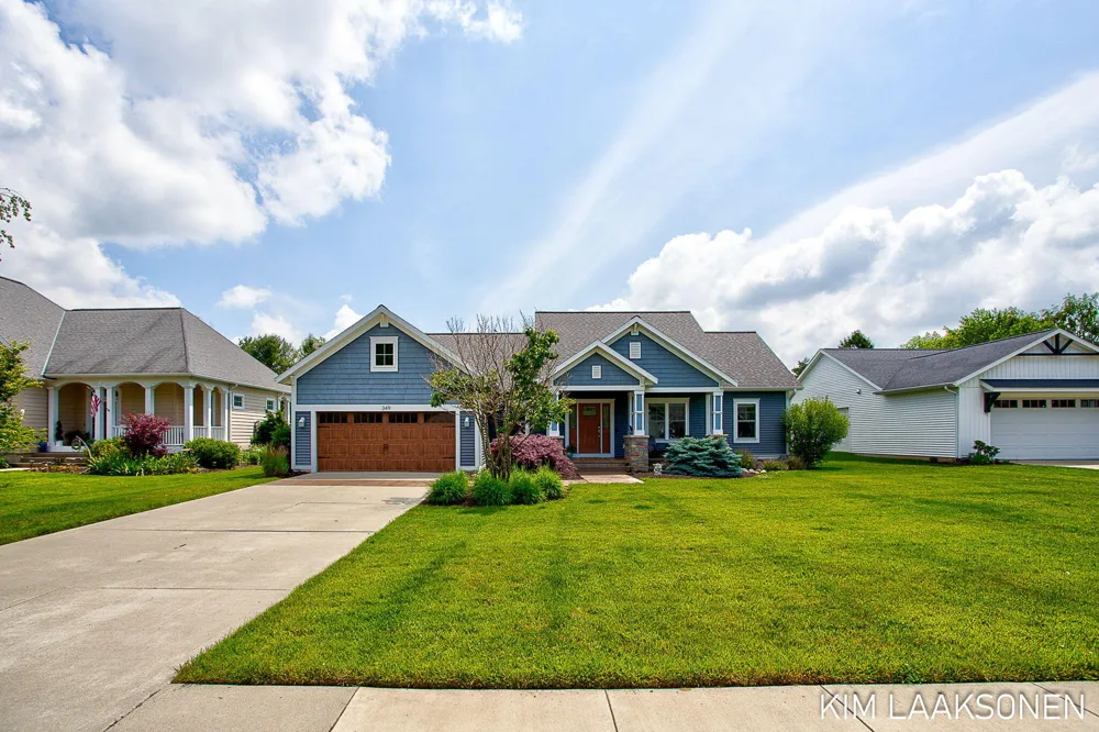 349 Parkside Lane Douglas, MI 49406