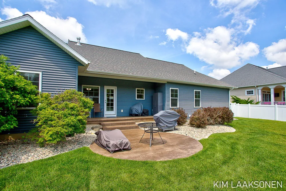 349 Parkside Lane Douglas, MI 49406