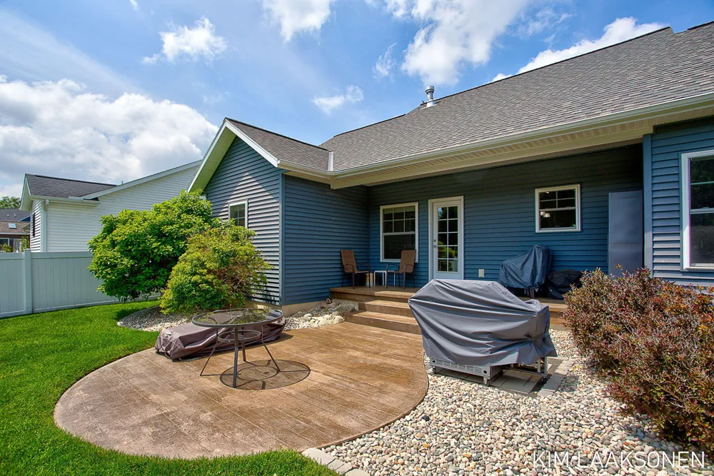 349 Parkside Lane Douglas, MI 49406