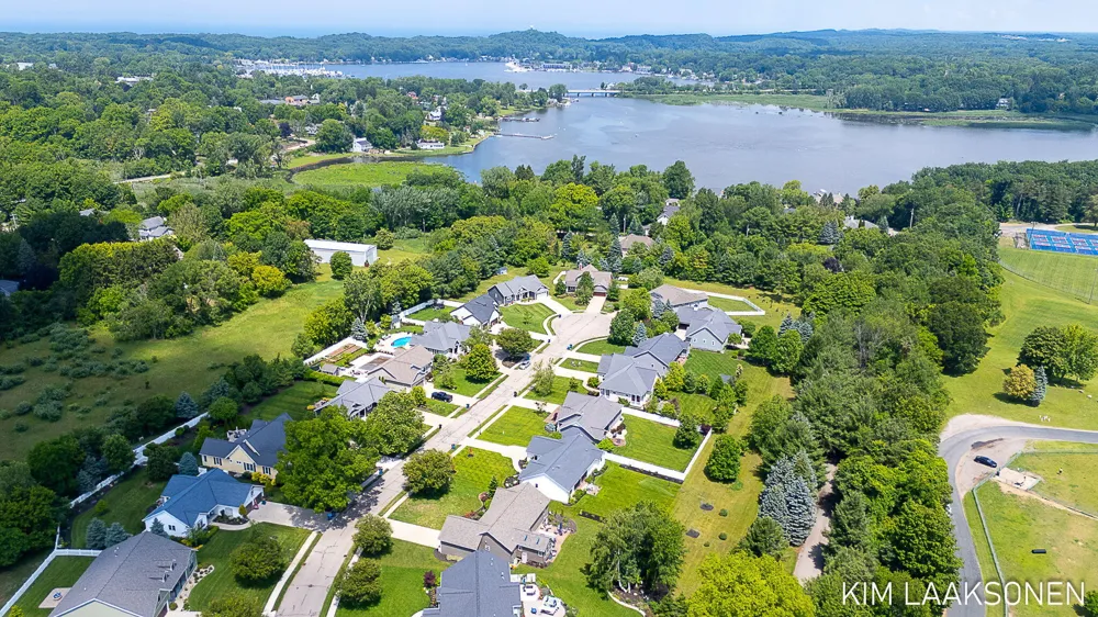 349 Parkside Lane Douglas, MI 49406